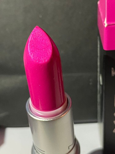 MAC Amplified Creme Lipstick #118 SHOW ORCHID 0.10 oz NIB SWEAT A LITTLE - Picture 2 of 2