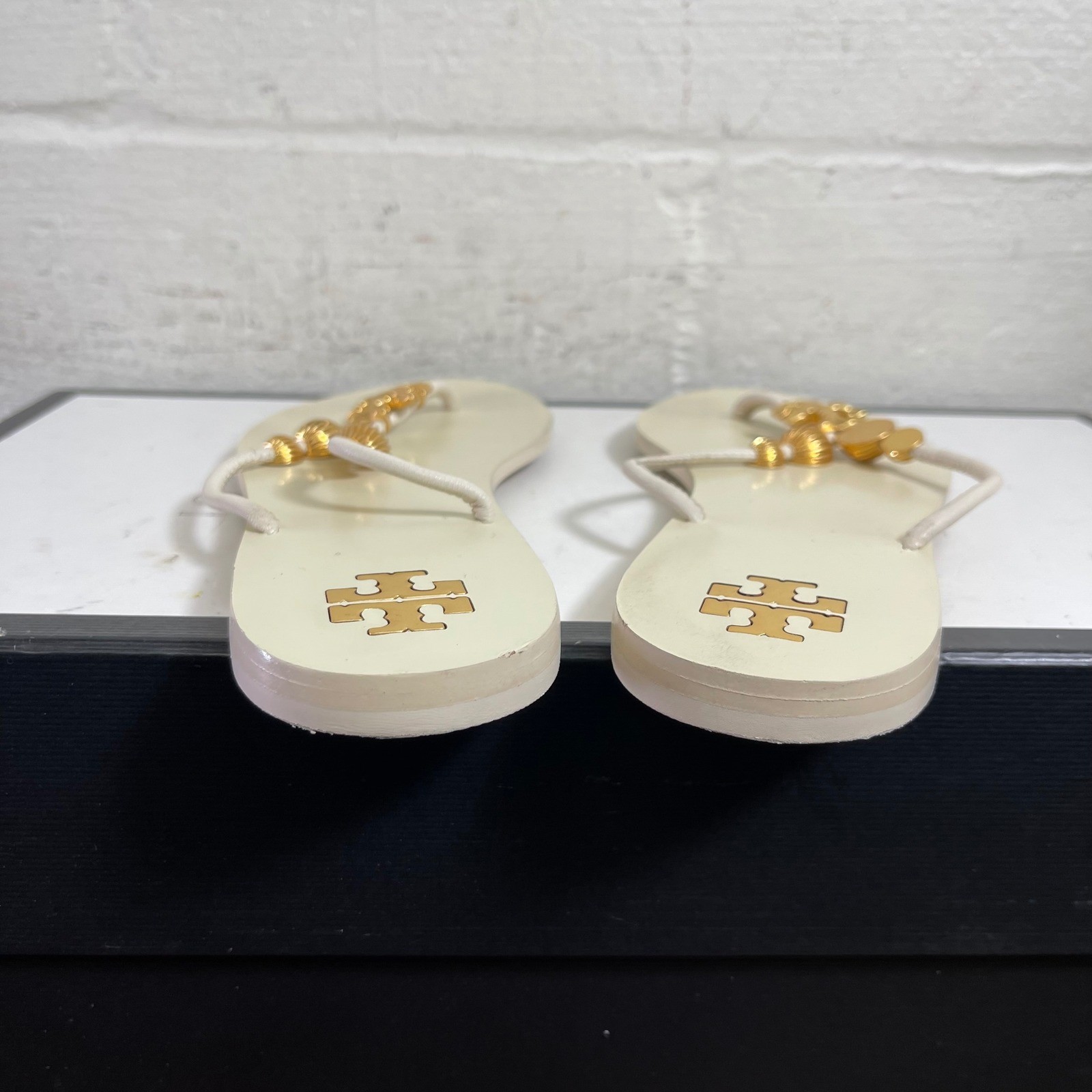 Tory Burch Capri Beaded Leather Sandals White Gold Flats Slip On Women's 5 M thumbnail 8