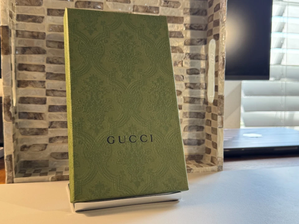 Auténtica Funda Gucci Floral GG Supreme para iPhone 12 Pro Max - Diseño Raro Foto 2 de 4