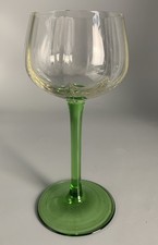 Vintage Weinglas; Gr&uuml;ner Stiel; Kelch Gewellt; D7.5/6.5cm, H16.5cm; 150ml