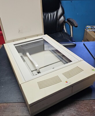 Vintage - Apple Color One Scanner 600/27, Powers on, Clean Glass