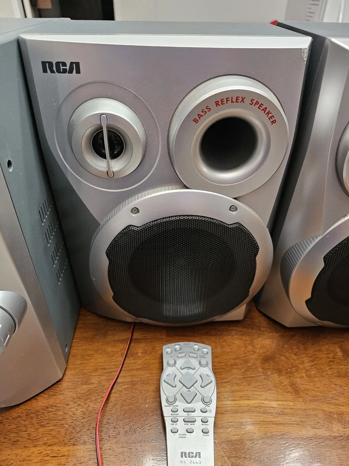 RCA RS2663 5-Disk CD Changer Bookshelf Audio System -MP3, Cassette, AM/FM,Remote - Image 3 of 4