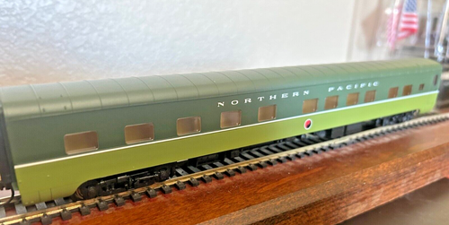 NORTHERN PACIFIC - LOEWY PULLMAN 10-6 SLEEPER- HO Scale -w/INTERIOR NEW RTR OOP - Picture 2 of 9