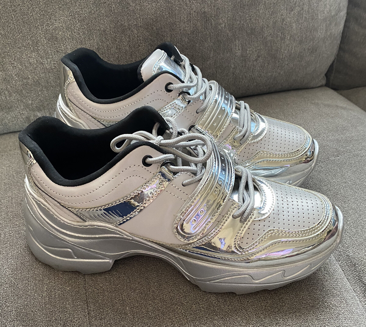 Zara‘s bloggers silver metallic sneakers Size~40/9 - Main Image