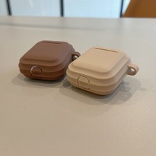 Solid color silicone ear case