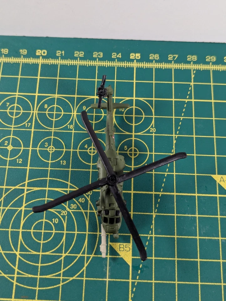 Micro Machines Militar UH-60 Blackhawk Helicóptero Galoob LGTI 1994 RARO - Imagem 3 de 4