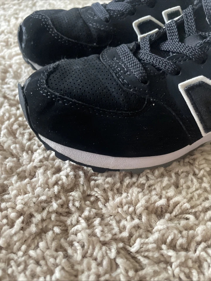 Tênis esportivo juvenil New Balance 574 masculino preto e branco tamanho 1 - Imagem 2 de 4