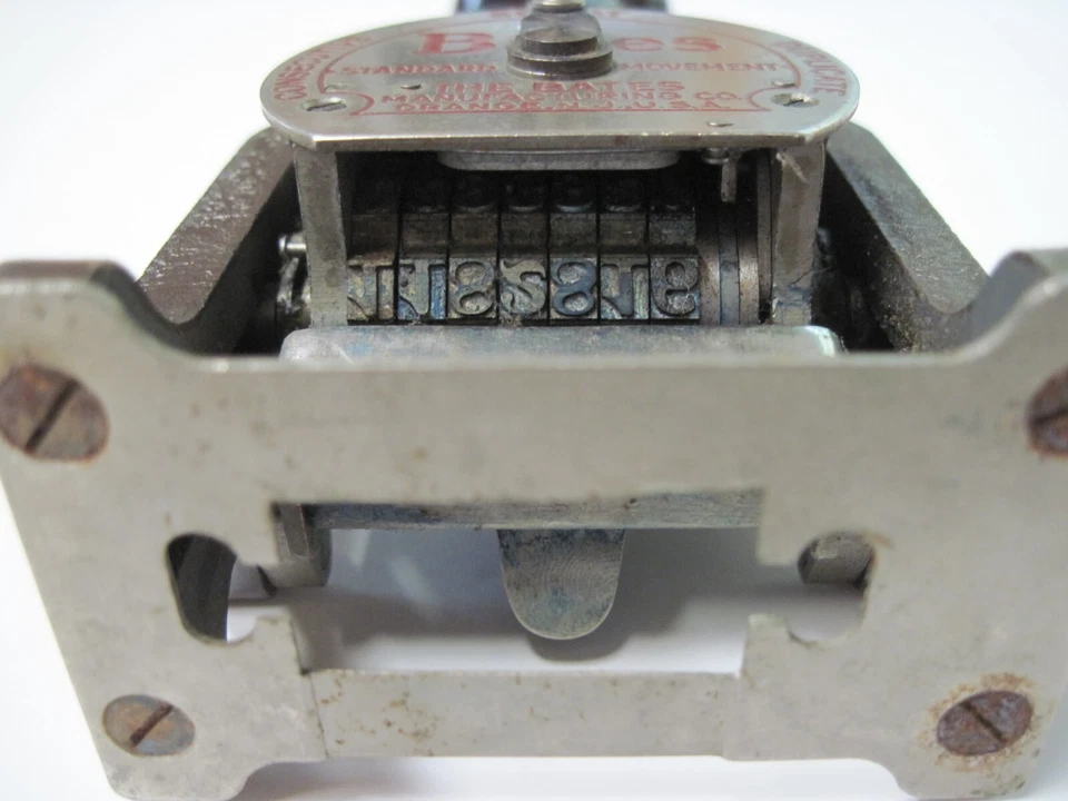 Vintage Bates Numbering Machine 7 wheels, style F - Image 4 of 4