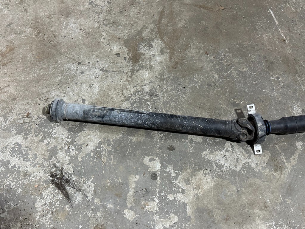  E82 モール 11-13 OEM BMW E82 E88 135 N55 REAR DRIVE SHAFT PROPELLER DCT