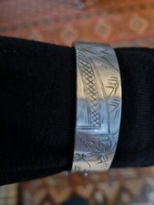 Ancien bracelet semi rigide en argent. Poinçons. XXème