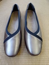 New Clarks Unstructured Darsey Ease Pebble Metallic leather slip-on shoes Sz 8.5