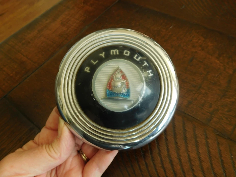 1946 1947 1948 Plymouth Steering Wheel Horn Button Special Deluxe P14C P14J P14 — 第 3/4 张图片