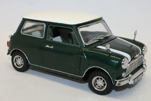 Corgi 1/18 Scale Metal Model Car 99595 - Morris Mini Cooper Saloon - BR Green - Picture 4 of 8
