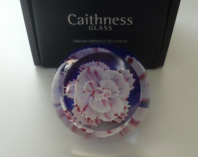 Boxed Caithness ''Carnation'' Briefbeschwerer - Floral Charms - 2 1/2'' (6,25 cm)