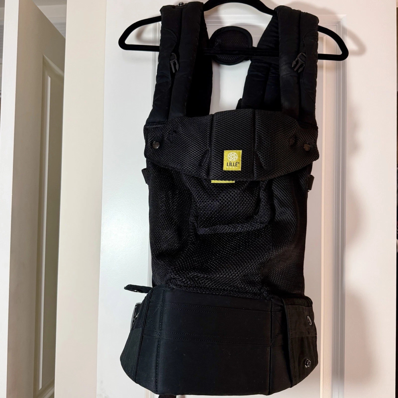 LILLE Baby Serenity Airflow Ergonomic Mesh Baby Carrier Infant-Toddler Black EUC
Opens in a new wind