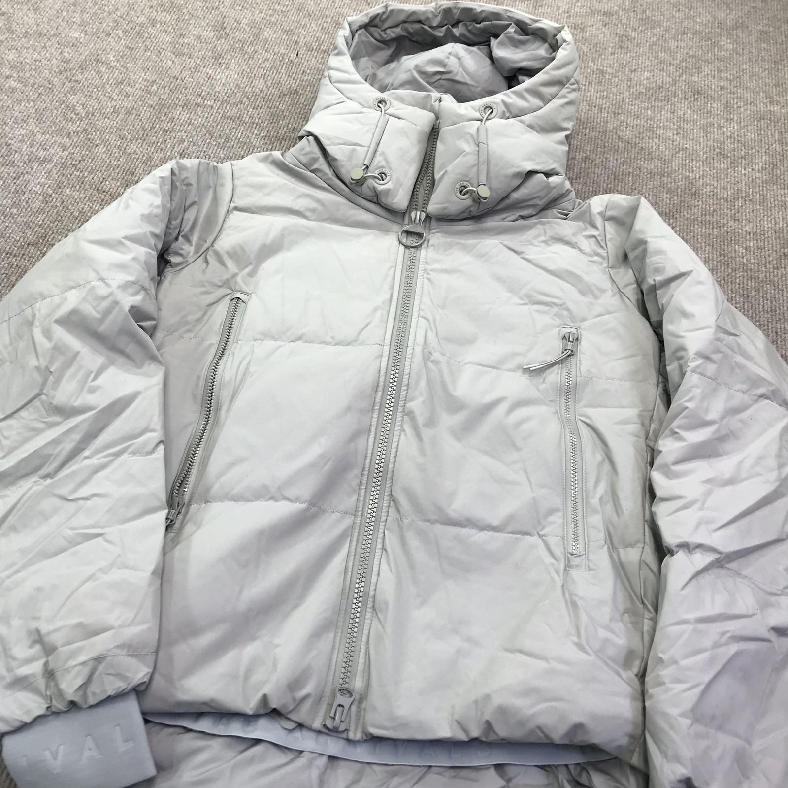 The Arrivals Puffer Jacket Mens Small Gray Hooded Down Coat NYC Modern Winter