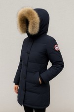 Canada Goose Women  s Parka Navy Blue L/G fit for M down coat jacket