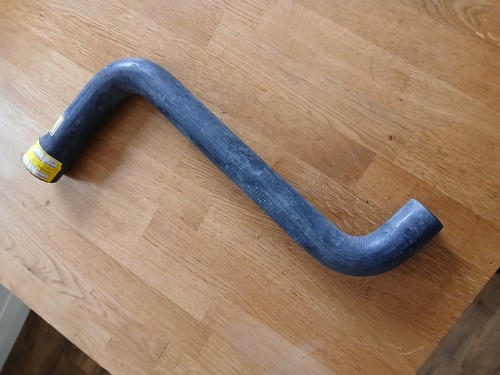 Nissan Primera P10, Kühlerunterschlauch, GA16DEmotoren,neu original. - Bild 1 von 2