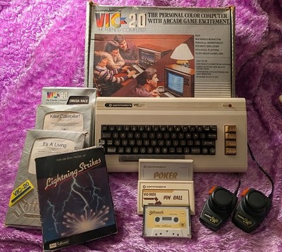  Commodore VIC-20 Boxed Bundle  Rare  AIM Softsmith Games Omega Race CIB Paddles