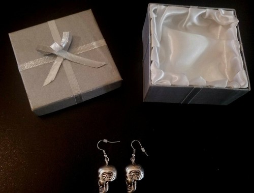 Silvertone 3-D Skull Fashion Earrings;French Hook w/Gift Box;Halloween; Goth/Emo - Imagen 3 de 12