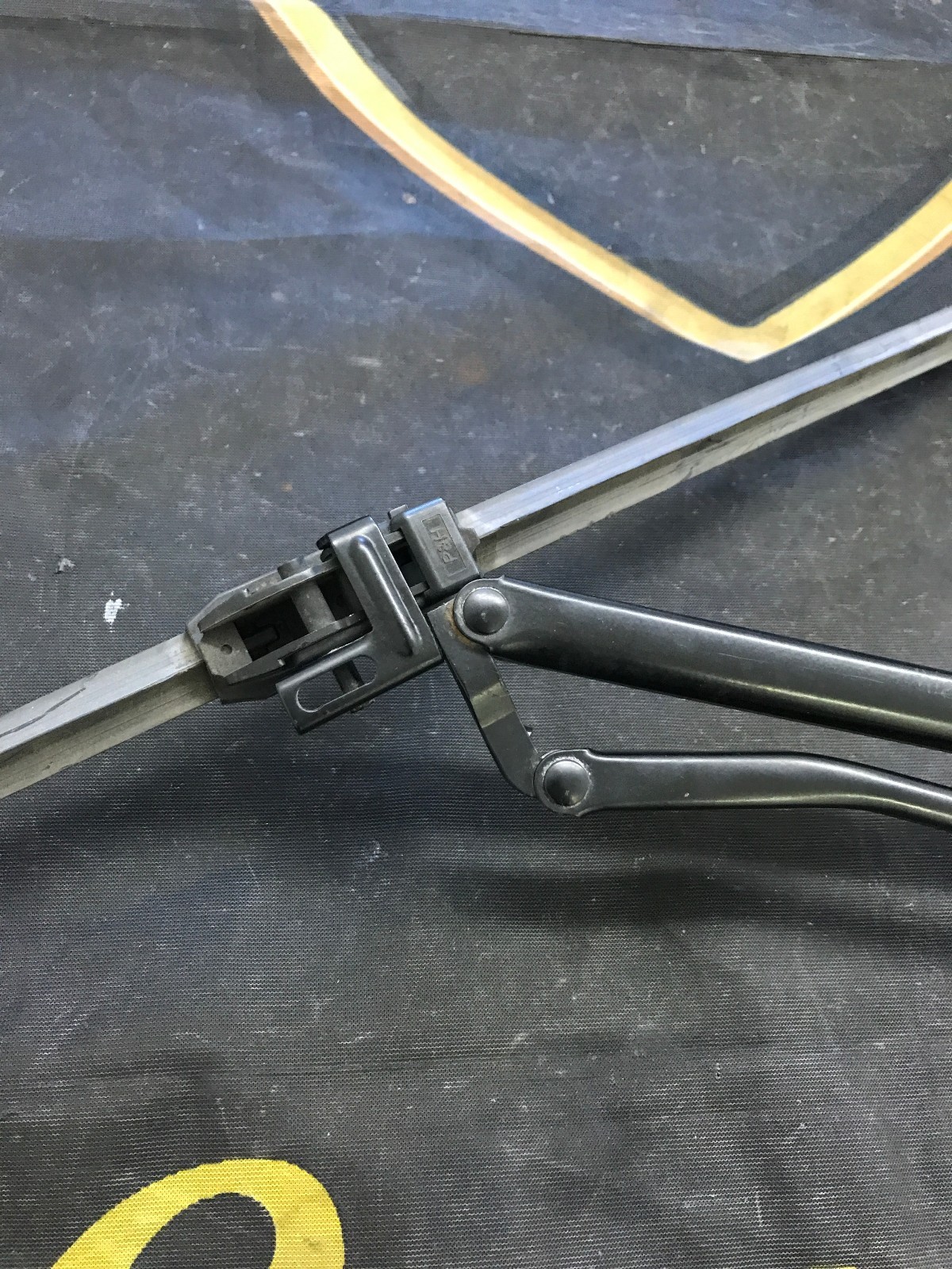 LAMBORGHINI MURCIELAGO LP640 WINDSHIELD WIPER ARM WITH  BLADE OEM 417955703
