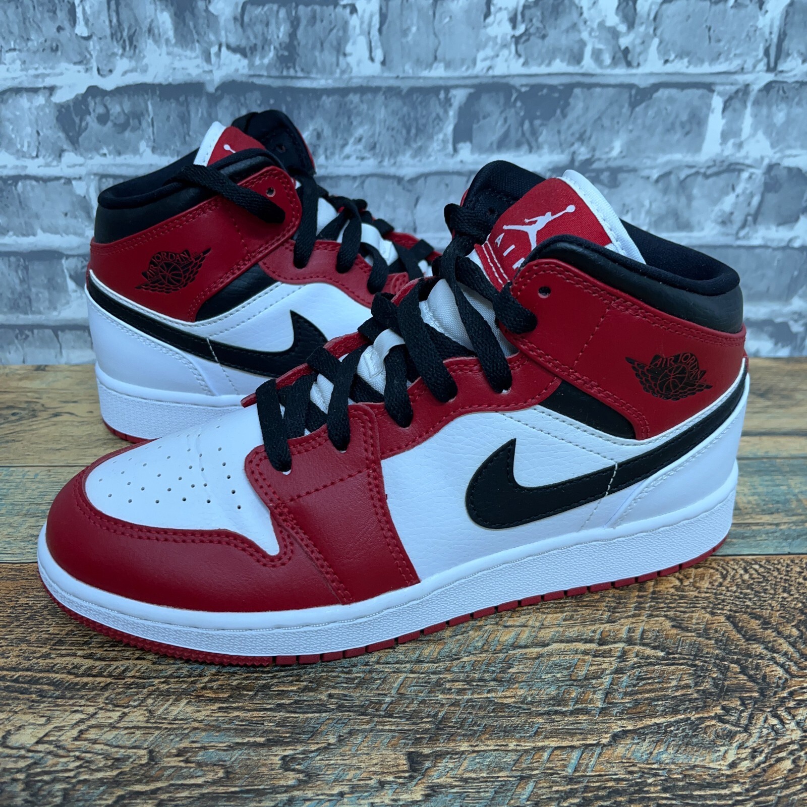Nike Air Jordan 1 Mid Chicago 2020 