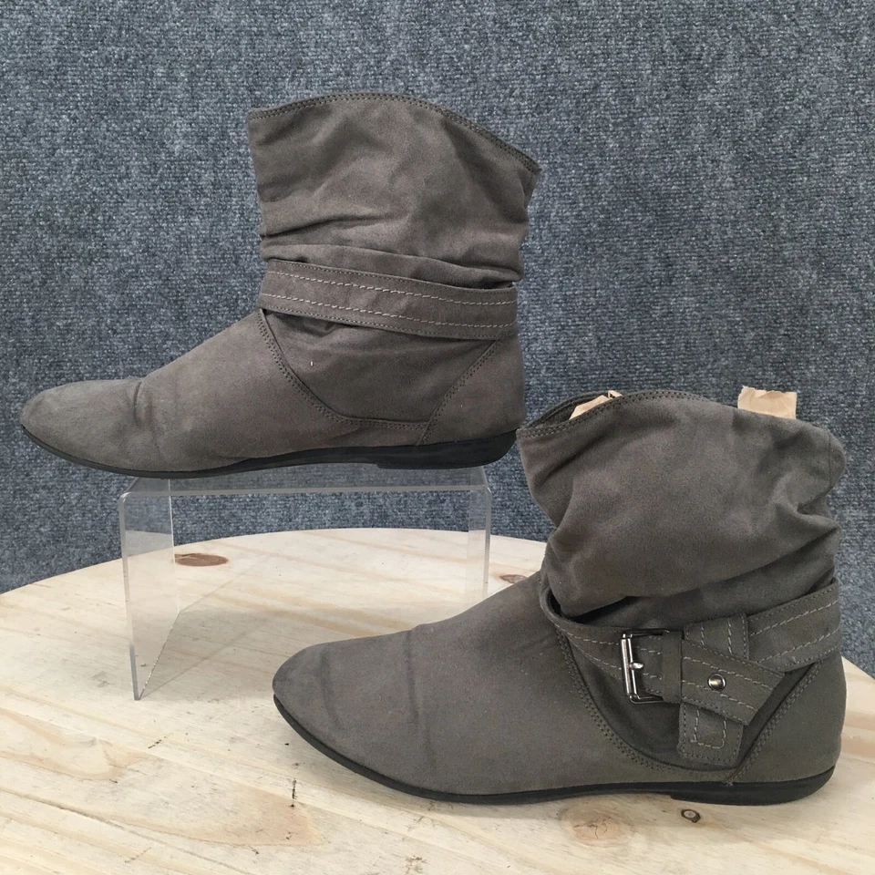 Botas Lower East Side para mujer botín de 9 tobillos gris gamuza punta redonda hebillas informales Foto 2 de 4