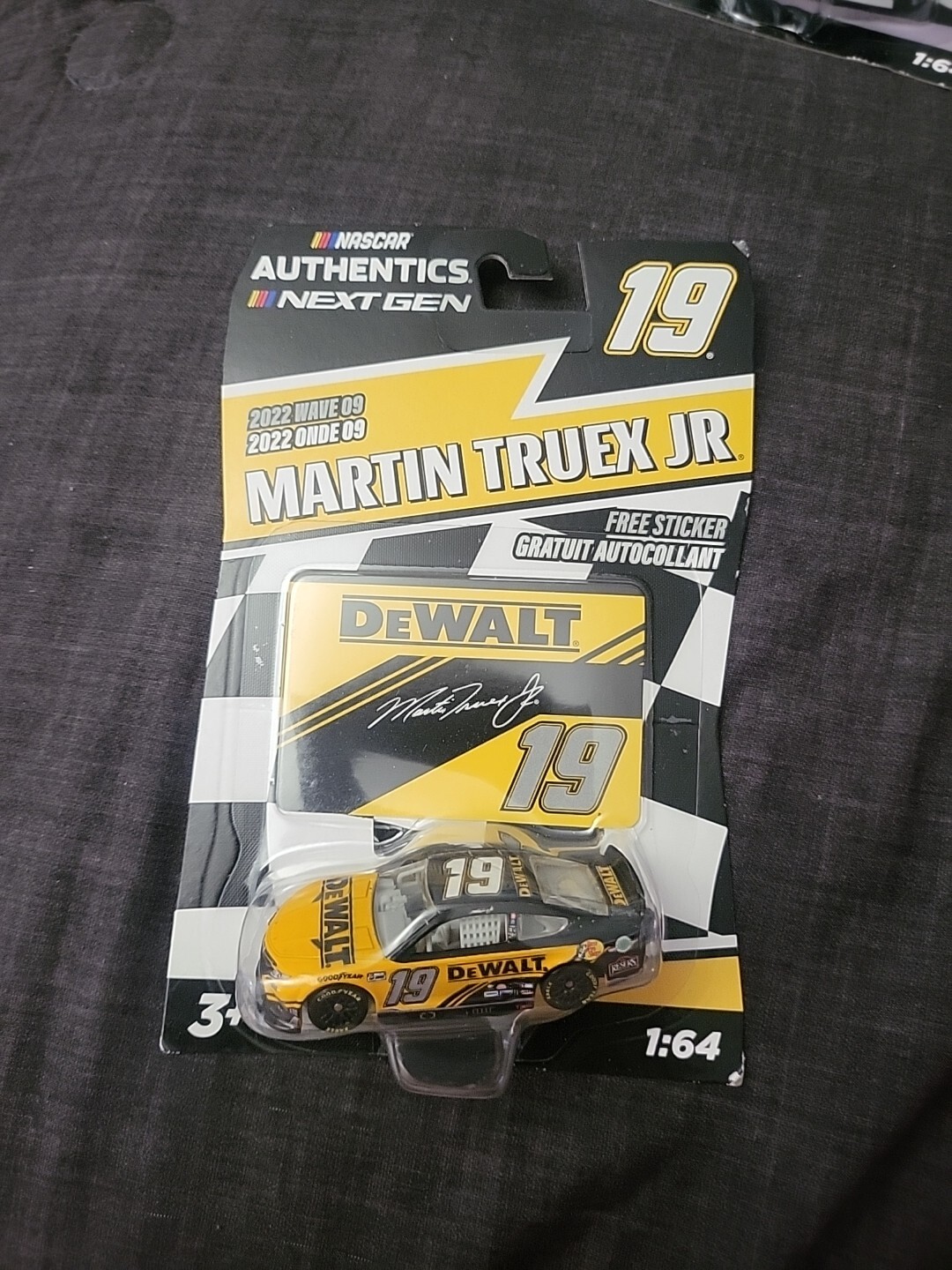 Lionel Racing – Diecast Martin Truex JR 2021 DEWALT – Scala 1:64 – Arco - 3