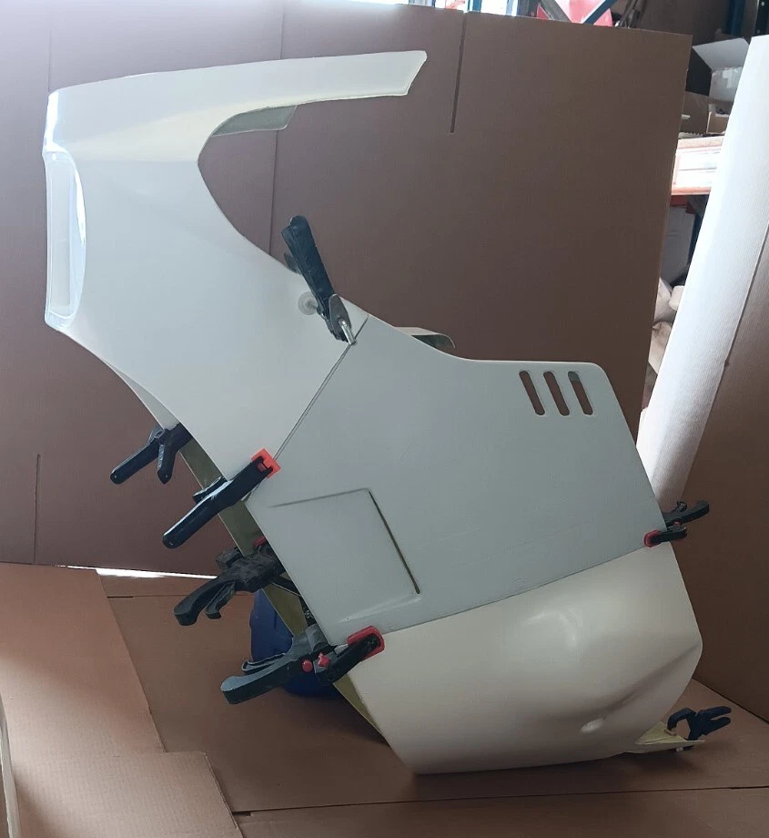 Suzuki GSXR750 1985 комплект обтекателей из стекловолокна новый - Изображение 2 из 4