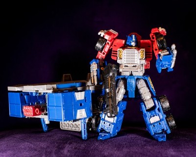 Transformers Legacy Evolution Armada Optimus Prime Commander Class