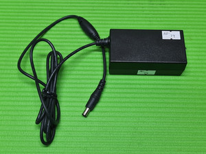 ORIGINAL ORIGINAL AC NETZTEIL LADEGERÄT ADAPTER RUND PIN 14V 2,5A 35W SAMSUNG