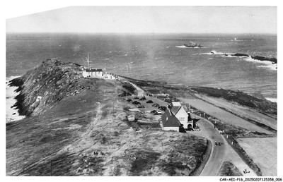 CAR-AEIP16-0971-35 - La Pointe du GROUIN - Ansicht mit dem Flugzeug