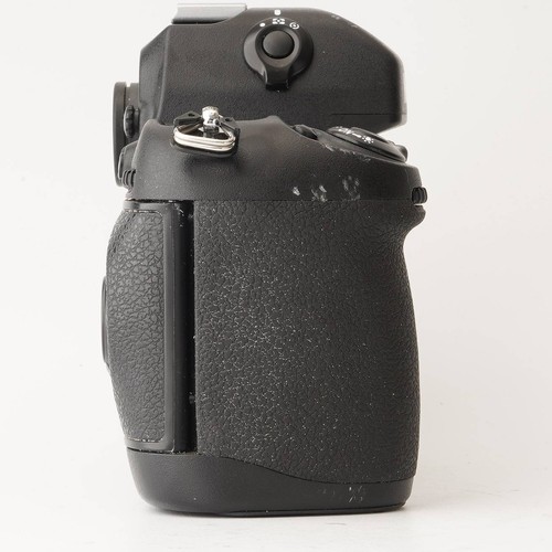 Nikon F100 Body SLR Film Camera - Picture 4 of 10