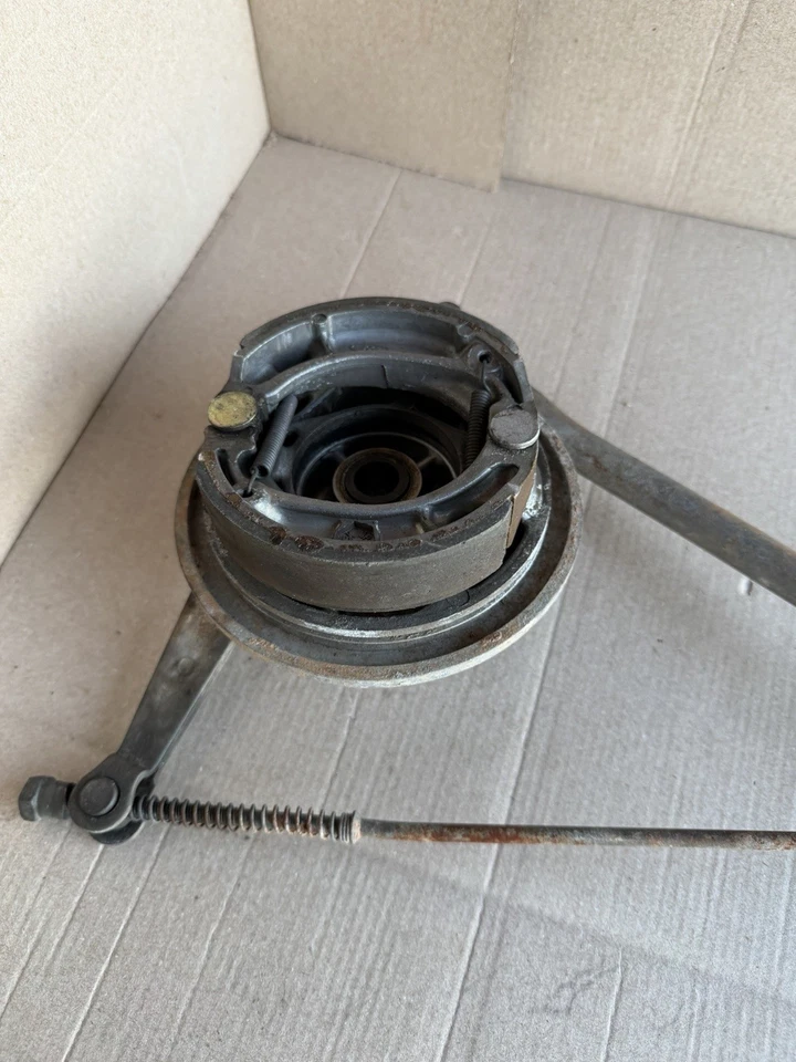 ***MONTAJE DE FRENO TRASERO HONDA XL100 1977 OEM** TAMBOR DE FRENO/VARILLA DE TRACCIÓN/PEDAL/RESORTE** Foto 3 de 4