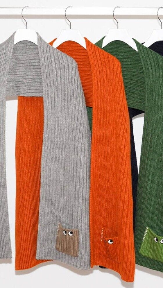 UNIQLO ANYA HINDMARCH HEATTECH Knitted Scarf unisex new UNIQLO ANYA HINDMARCH HEATTECH Knitted Scarf unisex new