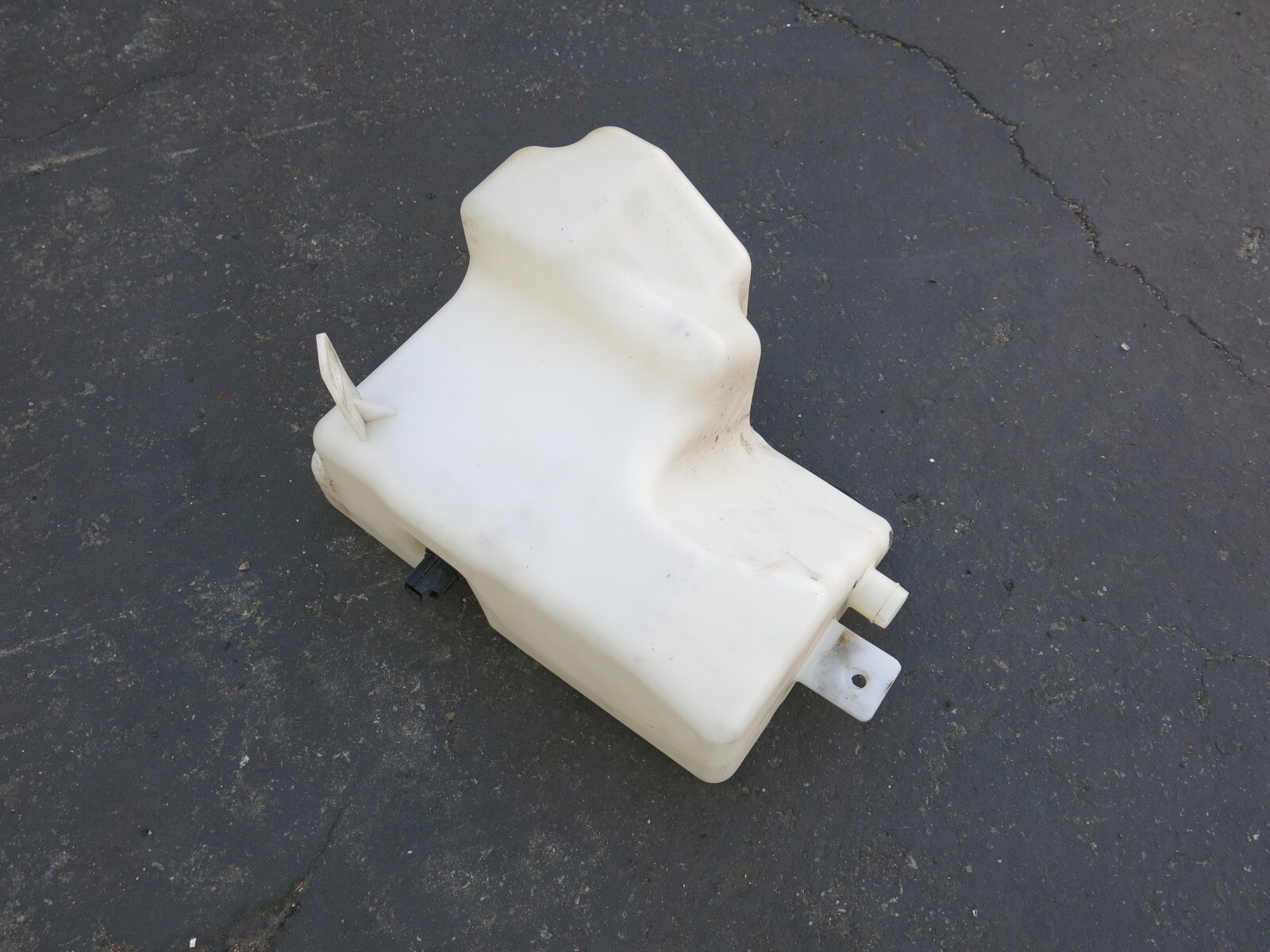 Aston Martin DB9 (2004-2012) Windshield Wiper Fluid Reservoir Tank Bottle