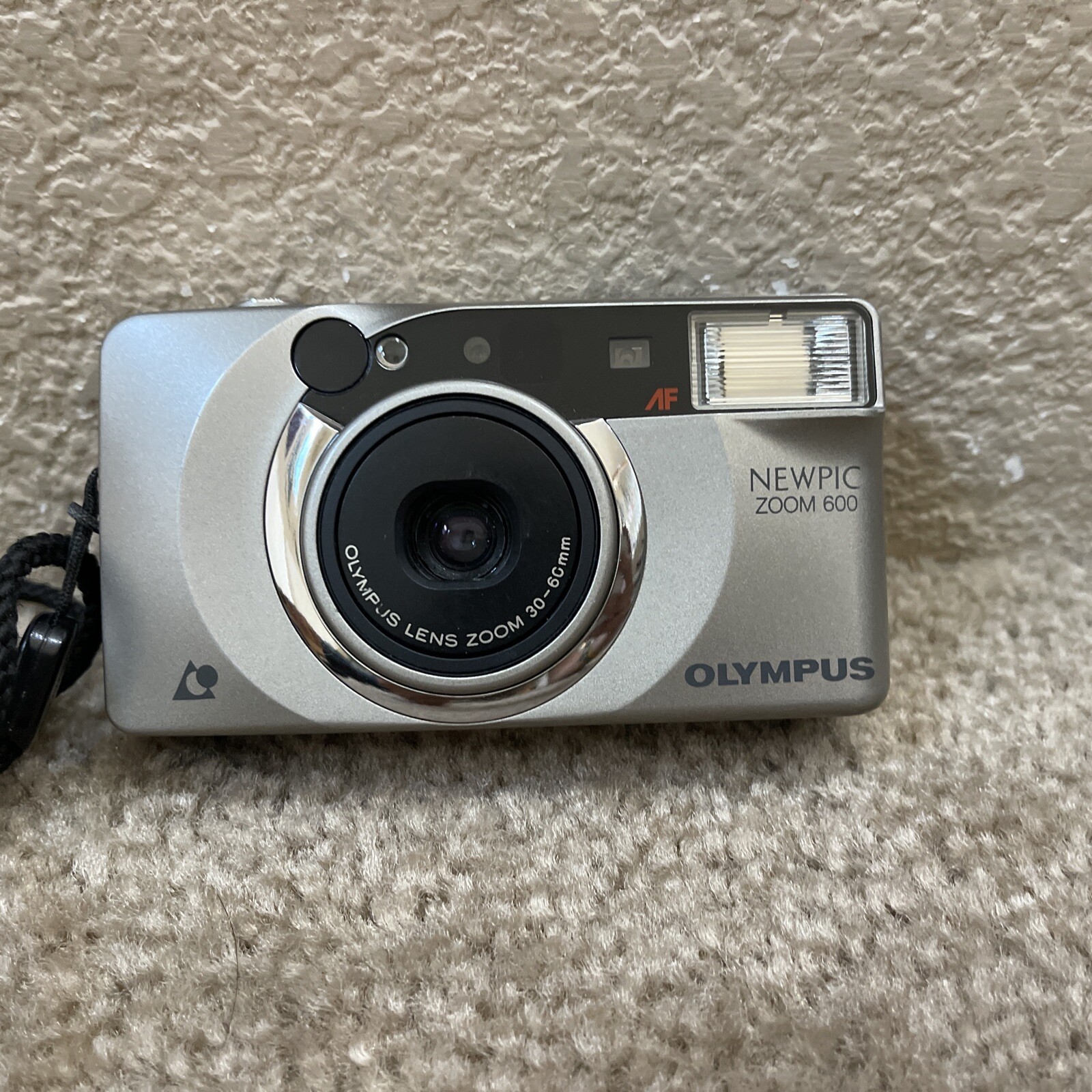 Olympus Newpic Zoom 600 APS Point & Shoot Film Camera 3060mm 35mm