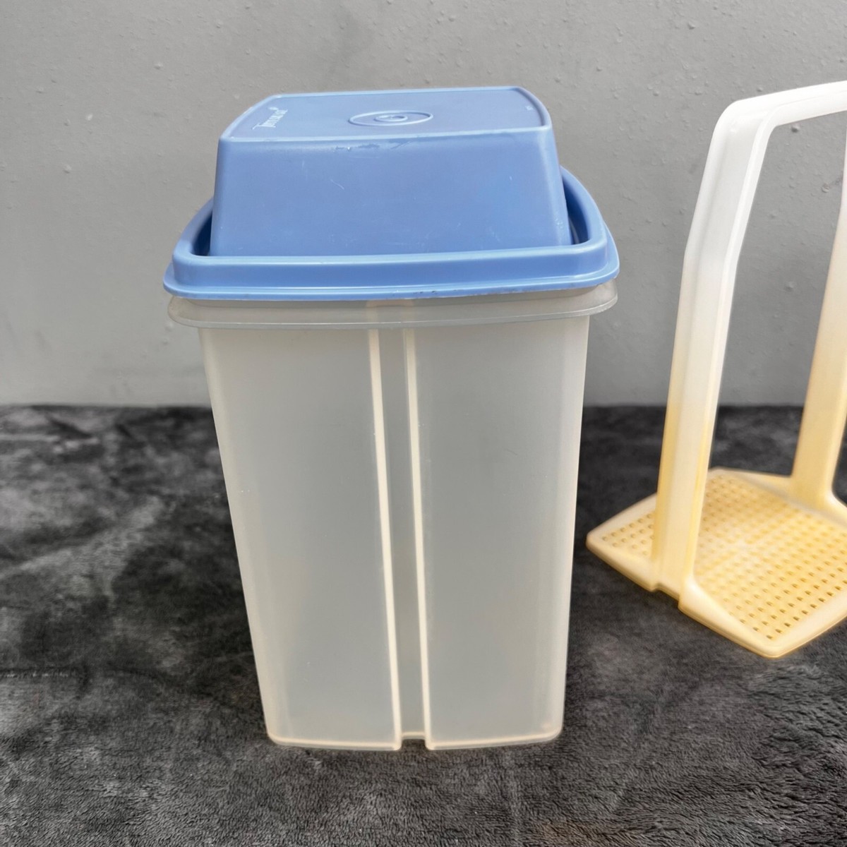 Tupperware Pick a Deli Pickle Keeper Storage Container Blue 3 pc