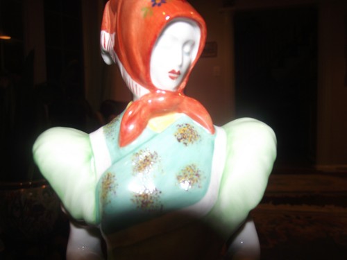 Estatuilla de mujer campesina grande húngara de porcelana HOLLOHAZA - Imagen 3 de 10