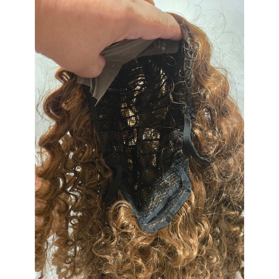 Peluca larga rizada marrón ondulada de encaje frontal para mujer realista Foto 4 de 4