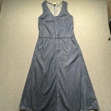 Universal Threads Woman  s V Neck  Long Denim Button Down 5 pocket dress size 6