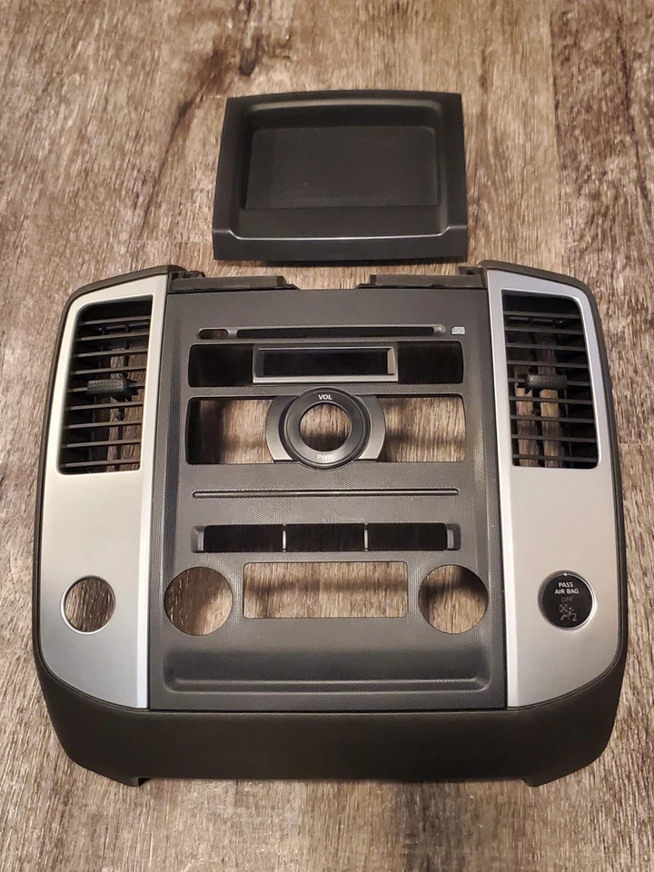 2010 11 12 Nissan Xterra Center Dash Radio Vent Bezel Trim Surround - Imagem 3 de 4