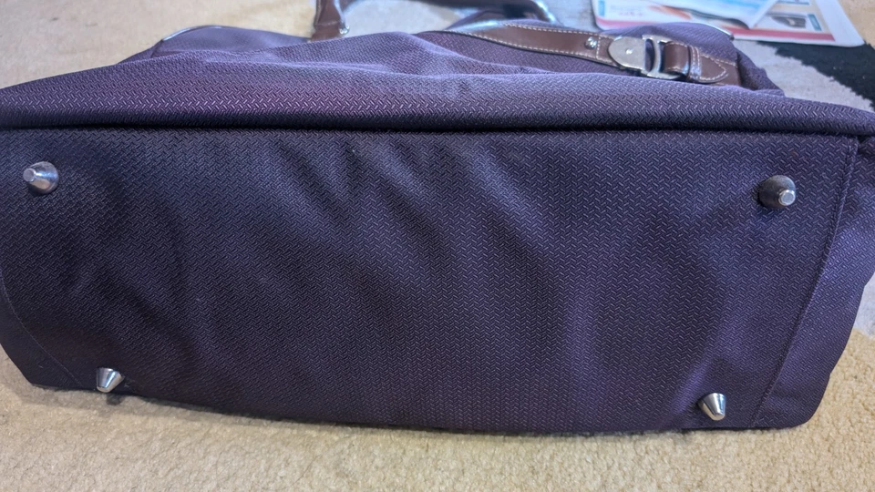 CARTERA GRANDE CHAPS 17" ANCHO X 13" PROFUNDO X 7" ANCHO 3 COMPARTIMENTOS Foto 3 de 4