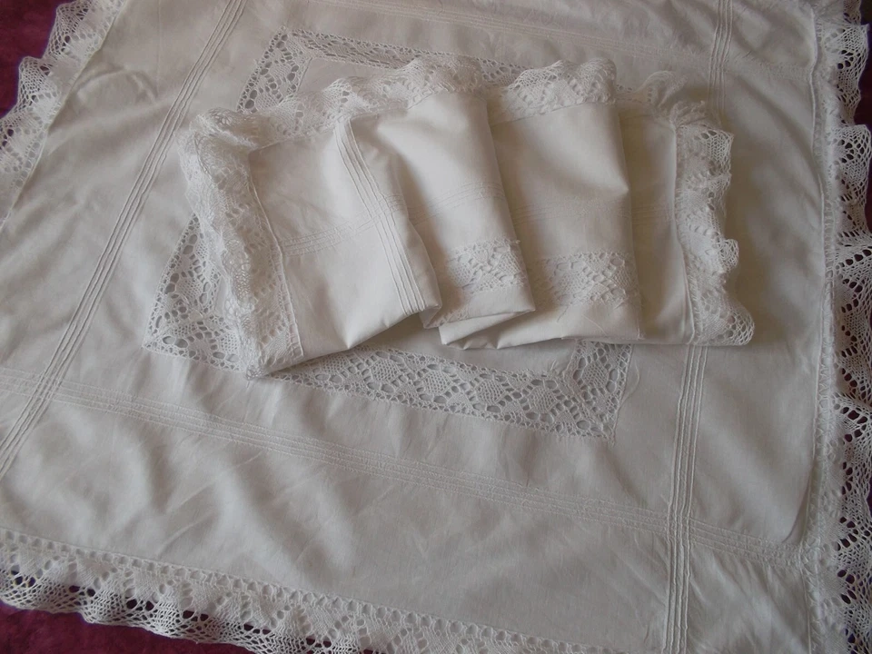 2 belles taies entourées de DENTELLE avec ENTREDEUX et PLIS PLATS sur la surface - Photo 2/4