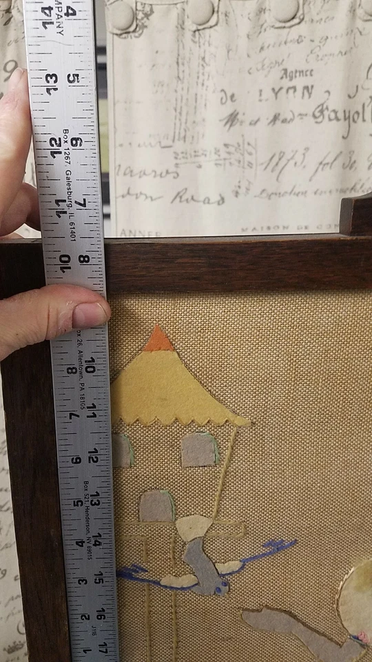 Antigua pantalla de chimenea de principios de 1900 con apliques y bordados de niña europea Foto 3 de 4