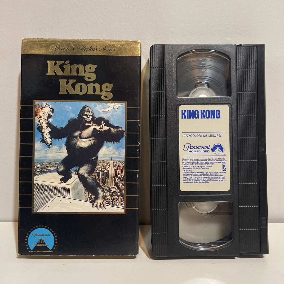 B  映画　VHS Amazon.co.jp: 007 トゥモロー・ネバー・ダイ【字幕版】 [VHS