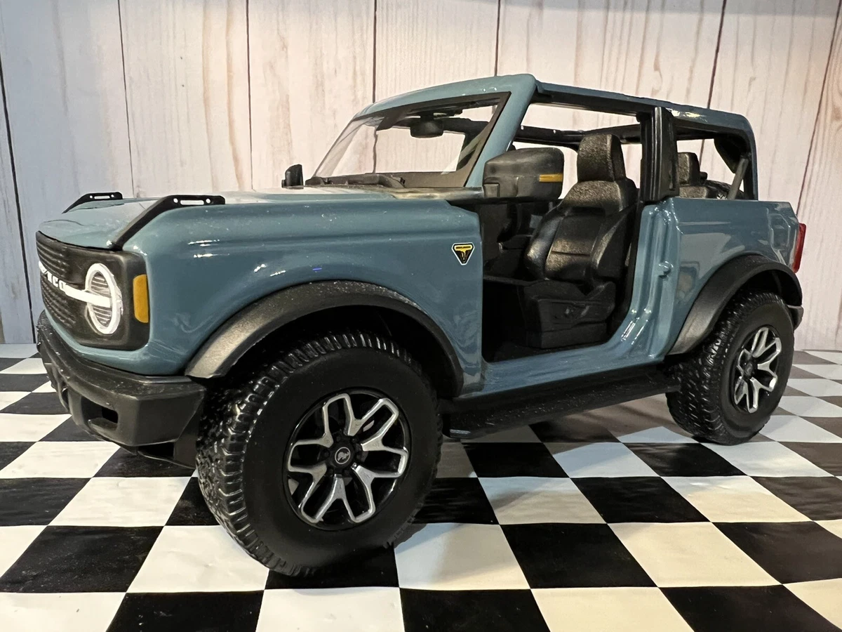 Ford bronco 1 18 diecast deals