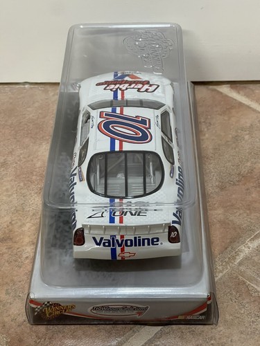 2005 Scott Riggs Valvoline Herbie Fully Loaded Winners Circle Action NASCAR 1:24 - Picture 8 of 9