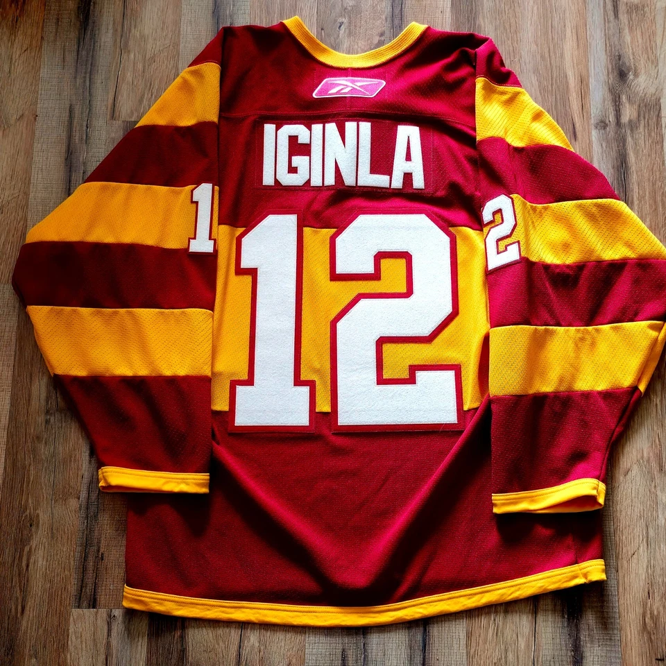 Camiseta deportiva Calgary Flames Jarome Iginla 2011 Heritage Classic Reebok NHL MICRÓFONO talla M Foto 2 de 4