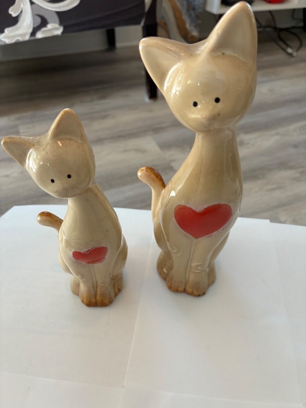 S/2 Ceramic Cat Figurines w/Hearts